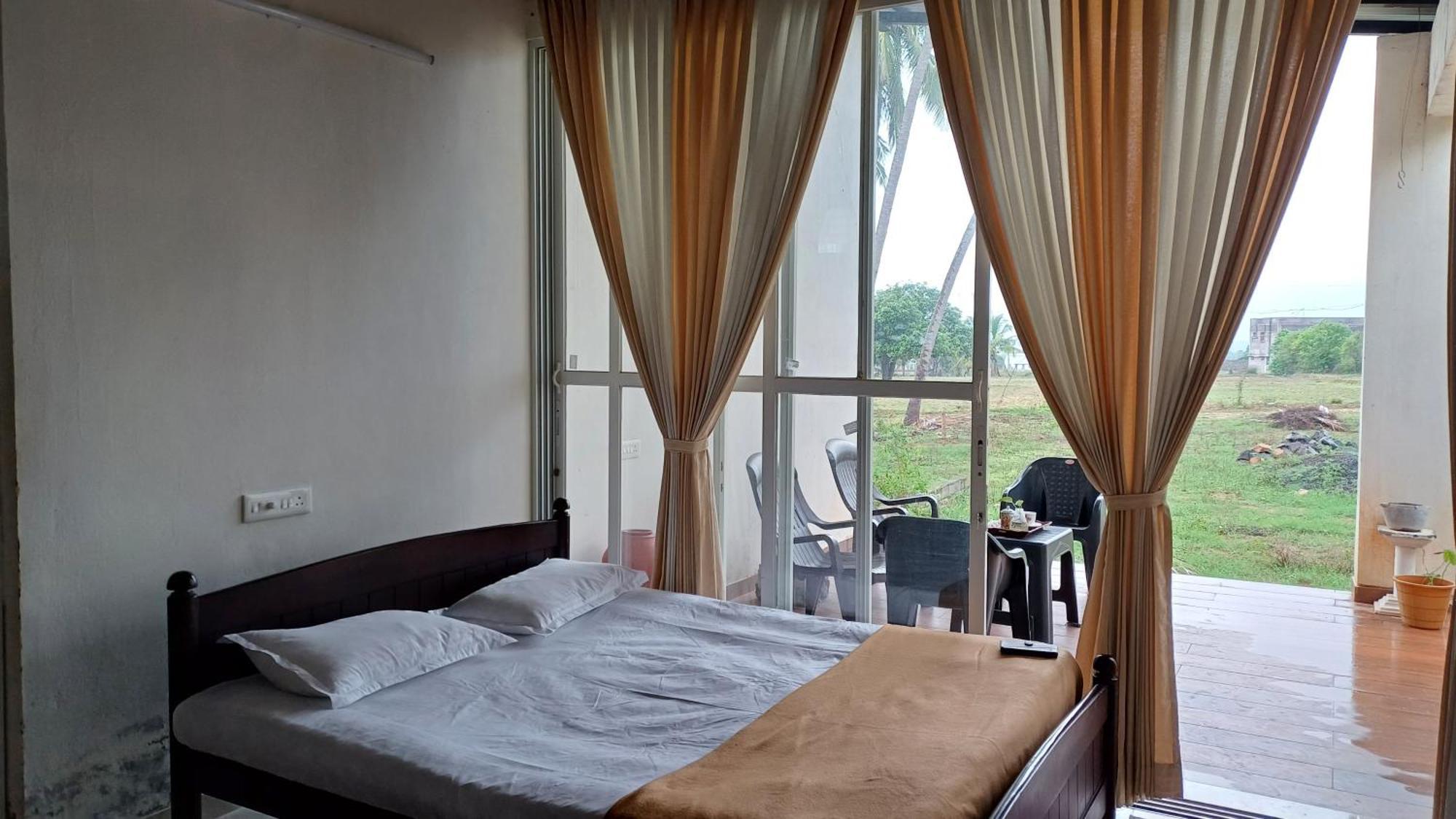Shi'S Unique & Private 180 Degree Glass House In Pollāchi Buitenkant foto
