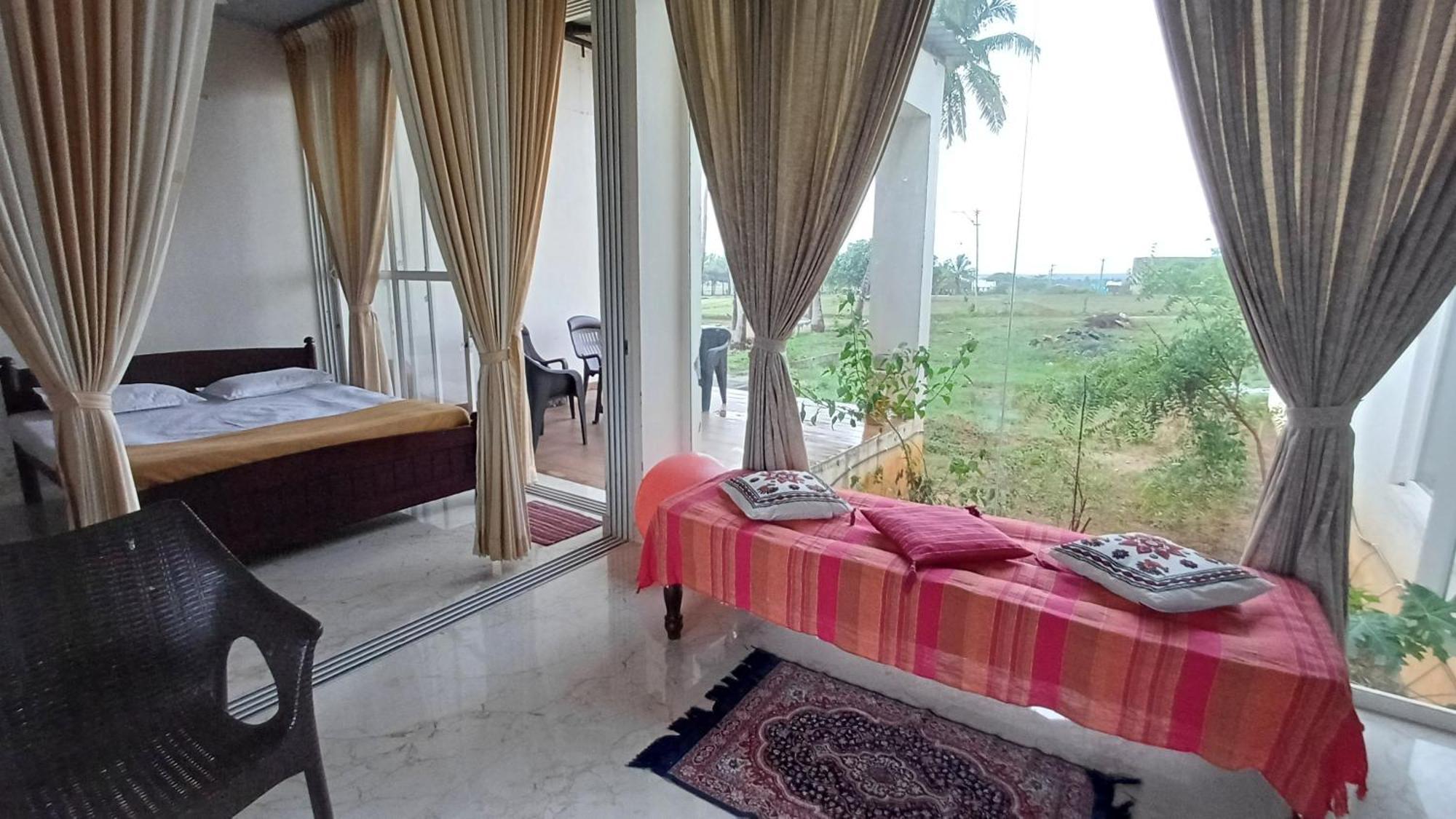 Shi'S Unique & Private 180 Degree Glass House In Pollāchi Buitenkant foto