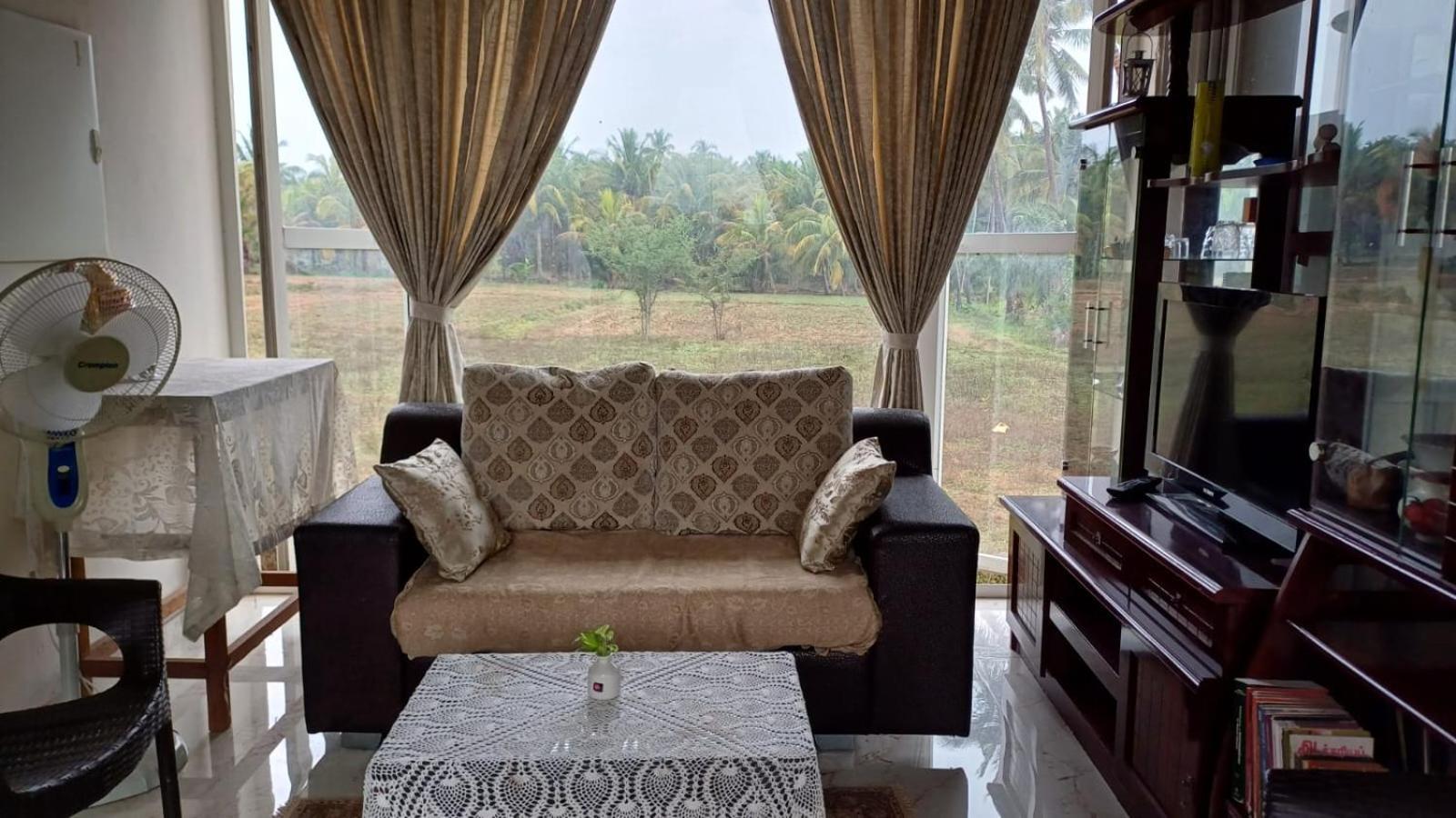 Shi'S Unique & Private 180 Degree Glass House In Pollāchi Buitenkant foto